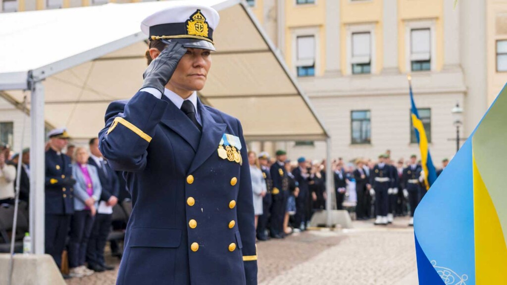 La princesse Victoria participe pour la première fois à la Journée des anciens combattants en uniforme La princesse Victoria participe pour la première fois à la Journée des anciens combattants en uniforme