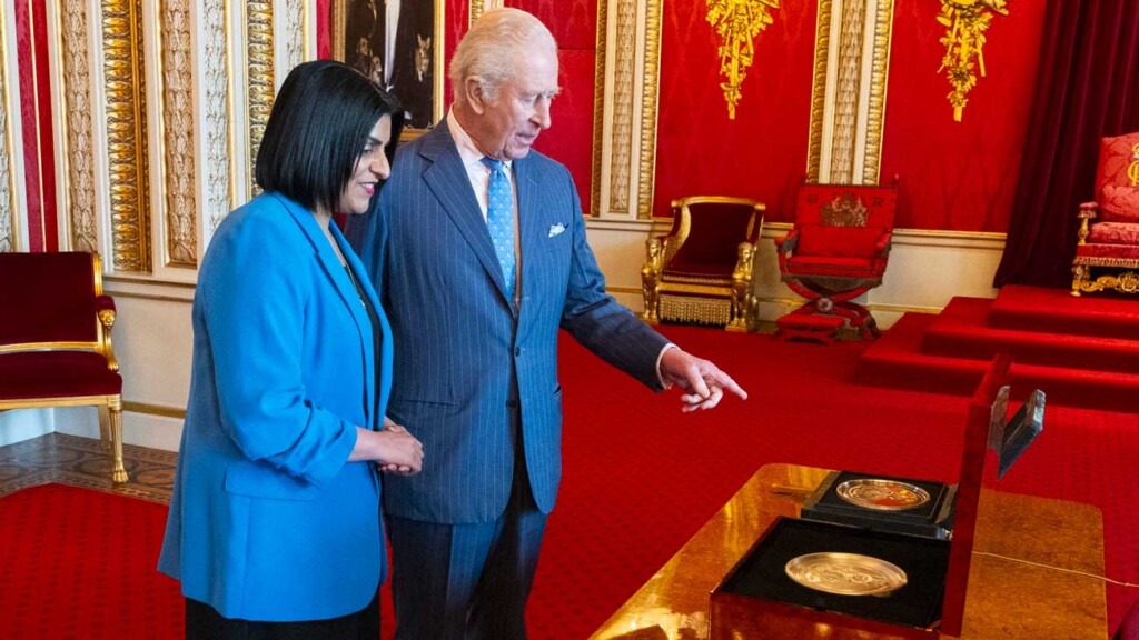 Le roi Charles III obtient le Grand Sceau du Royaume, achevant la transition vers son règne Le roi Charles III obtient le Grand Sceau du Royaume, achevant la transition vers son règne