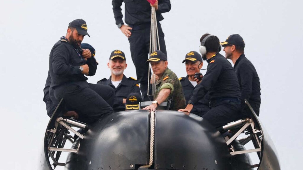Le roi Felipe VI monte à bord du sous-marin S-81 Isaac Peral, récemment inauguré Le roi Felipe VI monte à bord du sous-marin S-81 Isaac Peral, récemment inauguré