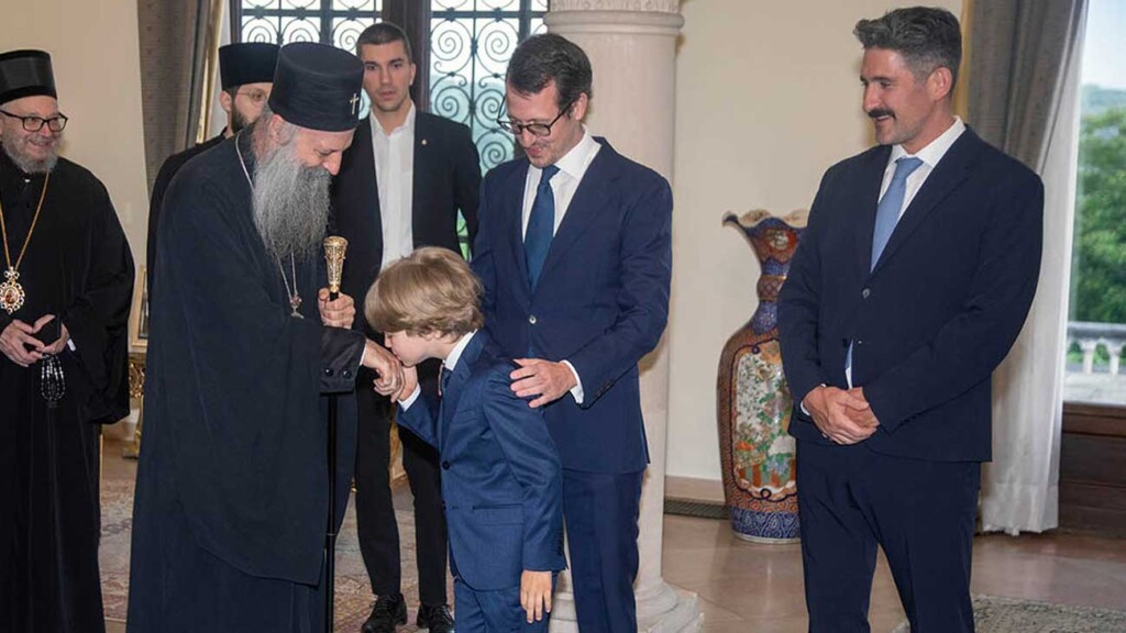 Le prince héritier Filip reçoit le patriarche Porphyre et les évêques serbes au palais royal avec Stefan Le prince héritier Filip reçoit le patriarche Porphyre et les évêques serbes au palais royal avec Stefan