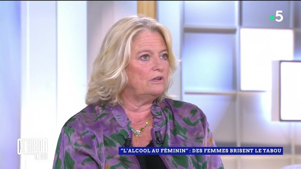 Marina Carrère d’Encausse parle ouvertement de sa consommation d’alcool et de ses désirs de câlins Marina Carrère d’Encausse parle ouvertement de sa consommation d’alcool et de ses désirs de câlins