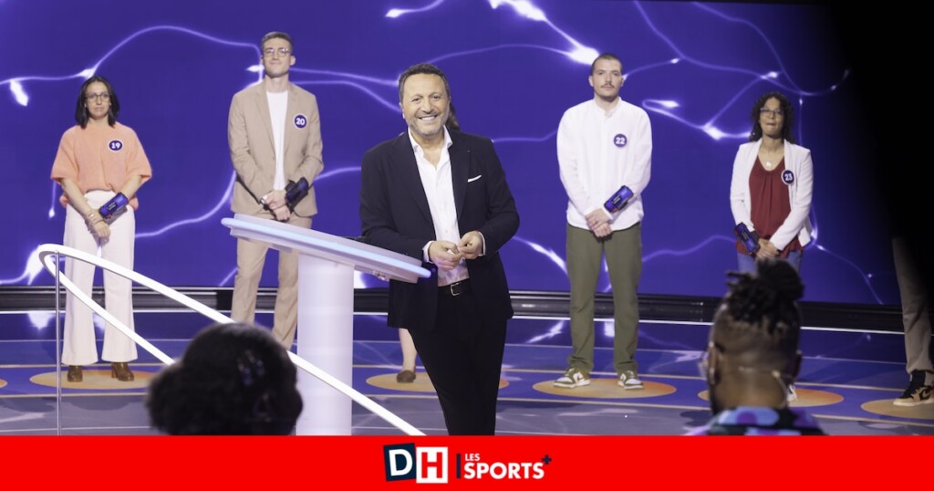 Arthur retourne à ses débuts en animant un jeu avec des anonymes, bien après À prendre ou à laisser Arthur retourne à ses débuts en animant un jeu avec des anonymes, bien après À prendre ou à laisser