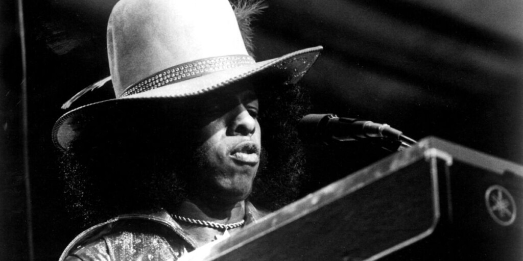 Sly Stone, légende du funk et chef de Sly and the Family Stone, est mort à 82 ans Sly Stone, légende du funk et chef de Sly and the Family Stone, est mort à 82 ans