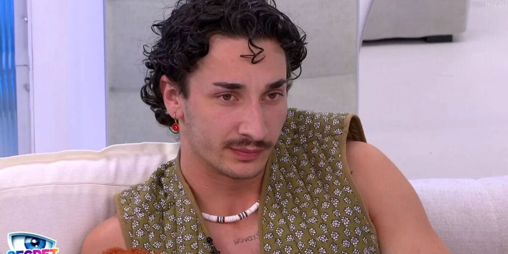 Après son élimination de Secret Story, Théo réagit aux accusations de racisme à son encontre Après son élimination de Secret Story, Théo réagit aux accusations de racisme à son encontre