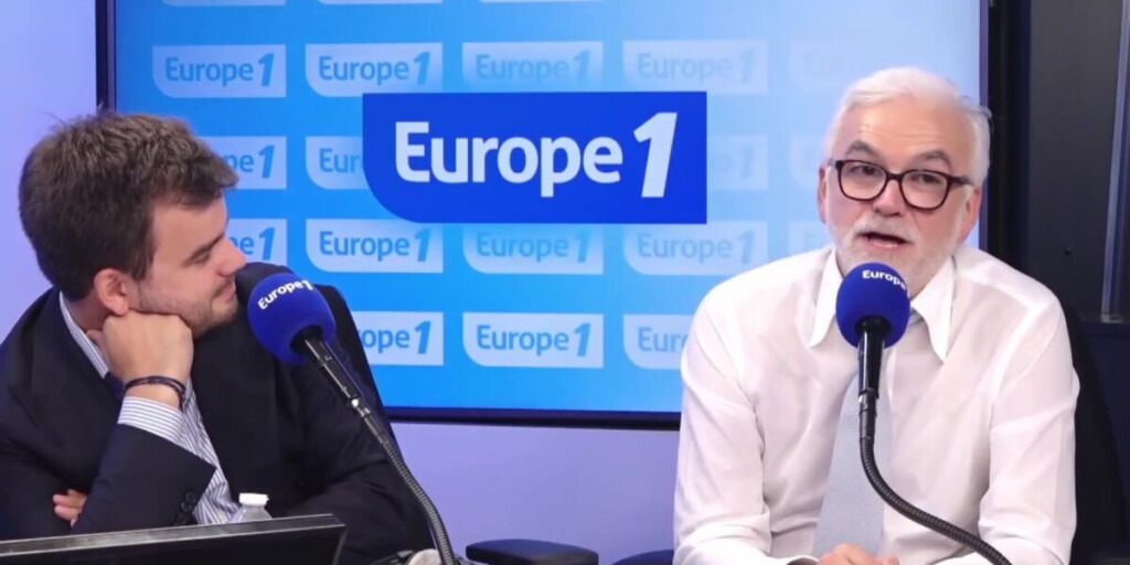 Pascal Praud rend un hommage émouvant à Cyril Hanouna dans sa dernière émission sur Europe 1 Pascal Praud rend un hommage émouvant à Cyril Hanouna dans sa dernière émission sur Europe 1
