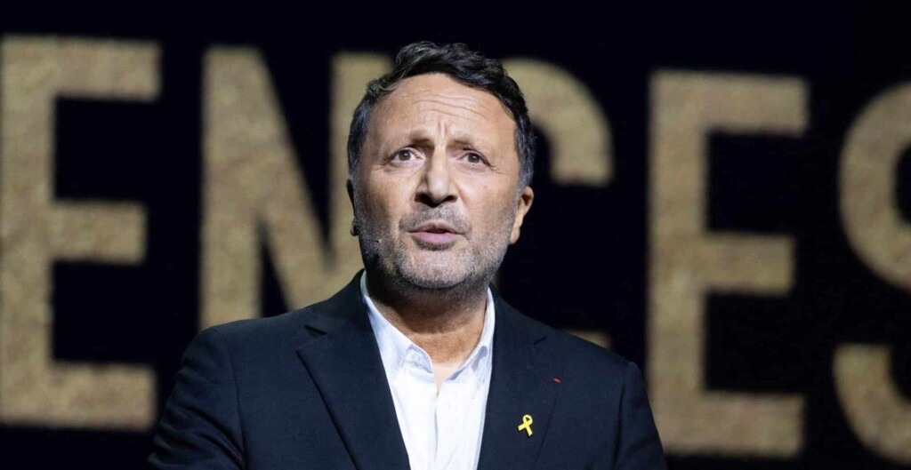 Arthur est au cœur d’une polémique, accusé de copier le travail de Cyril Féraud Arthur est au cœur d’une polémique, accusé de copier le travail de Cyril Féraud