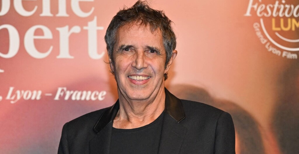 Julien Clerc parle franchement de son expérience avec la cocaïne : « C’était douloureux pour le nez » Julien Clerc parle franchement de son expérience avec la cocaïne : « C’était douloureux pour le nez »
