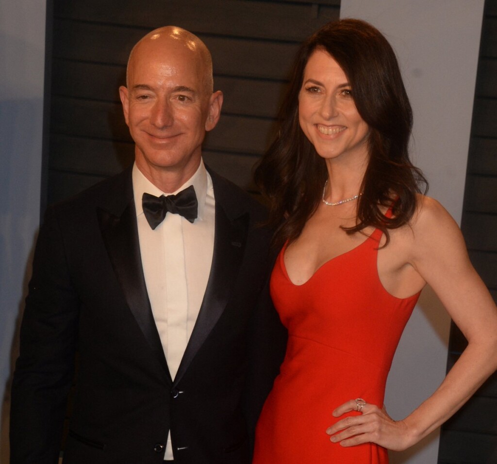 MacKenzie Scott, ex-femme de Jeff Bezos, est une philanthrope influente et une figure clé des affaires MacKenzie Scott, ex-femme de Jeff Bezos, est une philanthrope influente et une figure clé des affaires