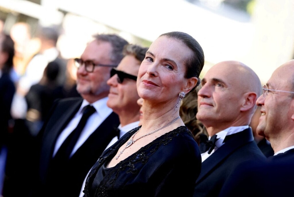 Carole Bouquet en deuil après la perte de son ex, Louis Giacobetti, père de son fils Carole Bouquet en deuil après la perte de son ex, Louis Giacobetti, père de son fils