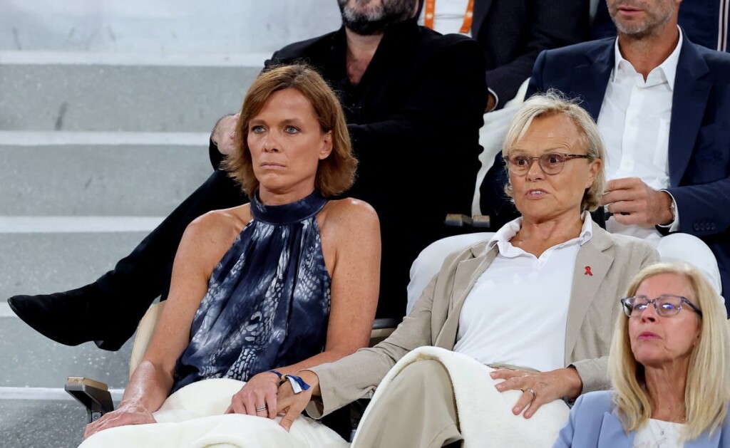 Muriel Robin vue avec une canne : photos discrètes à Roland-Garros que vous avez peut-être manquées Muriel Robin vue avec une canne : photos discrètes à Roland-Garros que vous avez peut-être manquées