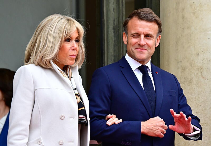 Brigitte Macron sublime en blanc : ce détail raffiné qui rehausse son style à l’Élysée Brigitte Macron sublime en blanc : ce détail raffiné qui rehausse son style à l’Élysée