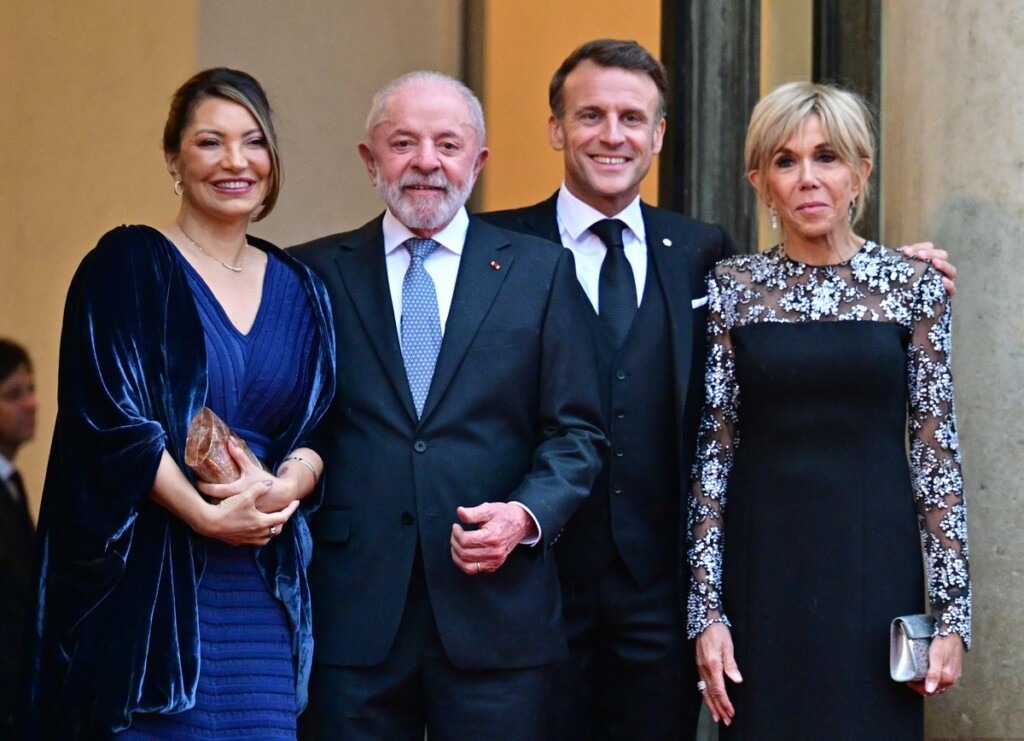 Carla Bruni éblouit, Vincent Cassel et Narah Baptista glamour, Cristina Cordula et Gérard Darmon en couple à l’Élysée Carla Bruni éblouit, Vincent Cassel et Narah Baptista glamour, Cristina Cordula et Gérard Darmon en couple à l’Élysée