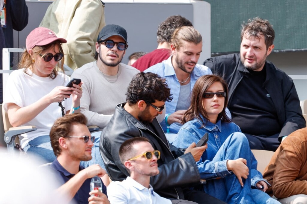 François Civil vu avec une nouvelle compagne à Roland-Garros, Adèle Exarchopoulos reste vigilante François Civil vu avec une nouvelle compagne à Roland-Garros, Adèle Exarchopoulos reste vigilante