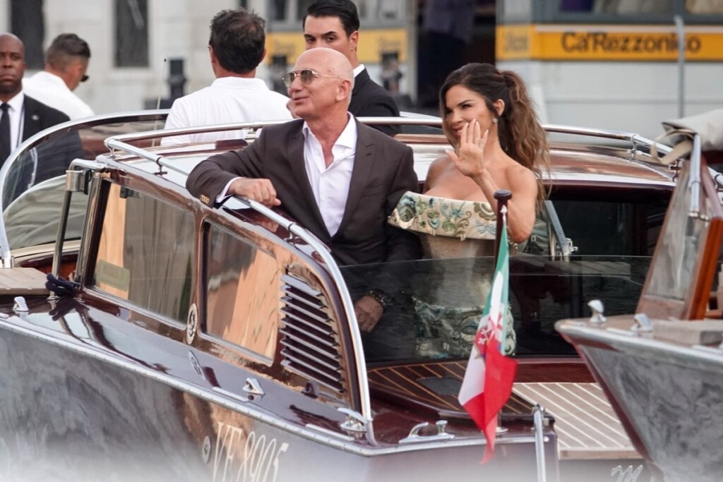 Le mariage de Jeff Bezos et Lauren Sánchez : sa nouvelle robe nous impressionne immédiatement Le mariage de Jeff Bezos et Lauren Sánchez : sa nouvelle robe nous impressionne immédiatement