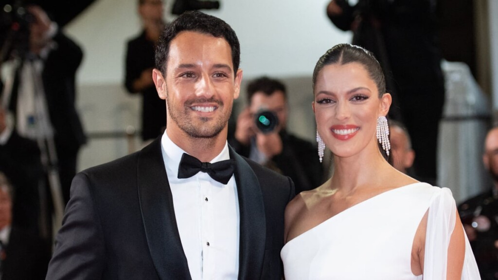Déçu par Iris Mittenaere, Diego El Glaoui s’affiche désormais avec Maxime sans se cacher Déçu par Iris Mittenaere, Diego El Glaoui s’affiche désormais avec Maxime sans se cacher