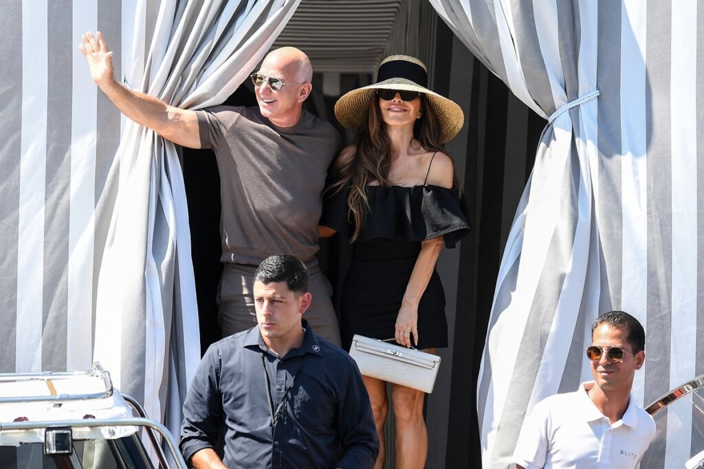 Le mariage de Jeff Bezos et Lauren Sanchez : une fête avec les Kardashian, Orlando Bloom et Tom Brady Le mariage de Jeff Bezos et Lauren Sanchez : une fête avec les Kardashian, Orlando Bloom et Tom Brady