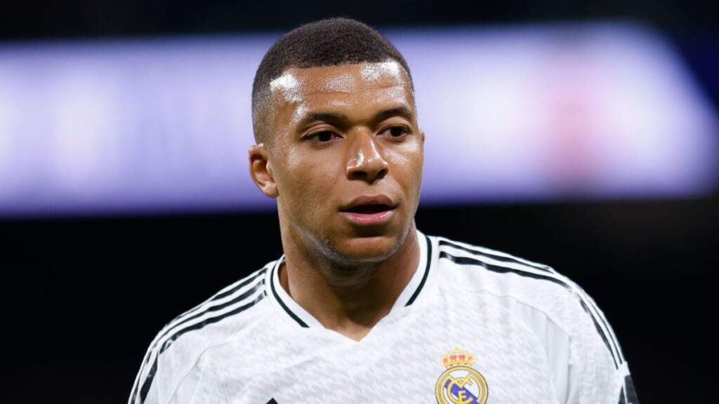 La vraie réaction de Kylian Mbappé en voyant le stade de Séville pour la première fois La vraie réaction de Kylian Mbappé en voyant le stade de Séville pour la première fois