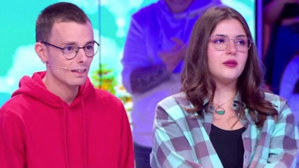 Pourquoi Jessica, la compagne d’Émilien, a-t-elle quitté le plateau ? Pourquoi Jessica, la compagne d’Émilien, a-t-elle quitté le plateau ?