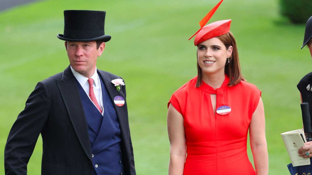 La princesse Eugenie se démarque en rouge lors du dernier jour des courses à Ascot La princesse Eugenie se démarque en rouge lors du dernier jour des courses à Ascot