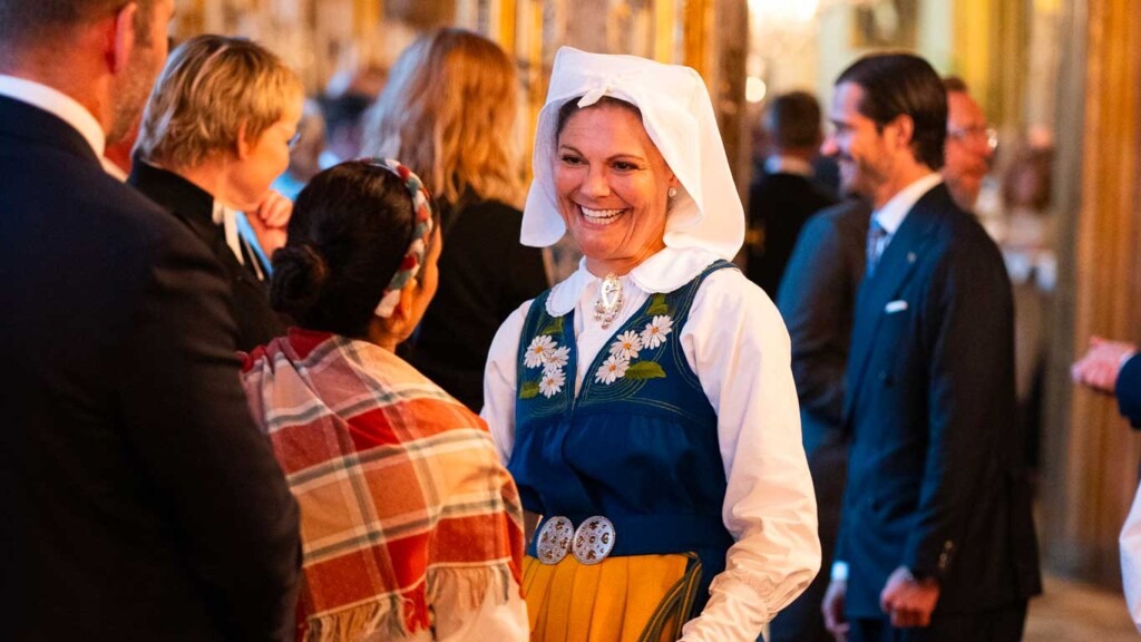 La famille royale célèbre la fête nationale à Stockholm, vêtue de jaune et bleu La famille royale célèbre la fête nationale à Stockholm, vêtue de jaune et bleu