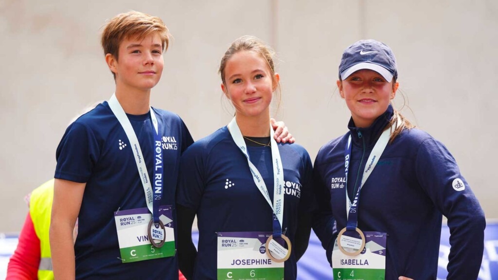 Le roi Frederik X et la reine Mary courent avec leurs enfants, rejoignant 100 000 Danois Le roi Frederik X et la reine Mary courent avec leurs enfants, rejoignant 100 000 Danois
