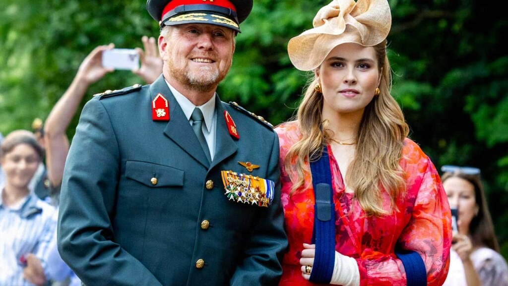 Malgré son bras fracturé, la princesse Amalia garde un lien symbolique avec son régiment Malgré son bras fracturé, la princesse Amalia garde un lien symbolique avec son régiment
