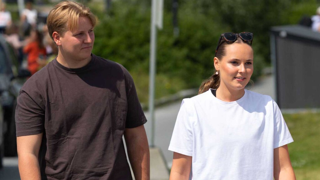 La princesse Ingrid Alexandra et le prince Sverre Magnus débutent ensemble avec des bénévoles de la Croix-Rouge La princesse Ingrid Alexandra et le prince Sverre Magnus débutent ensemble avec des bénévoles de la Croix-Rouge