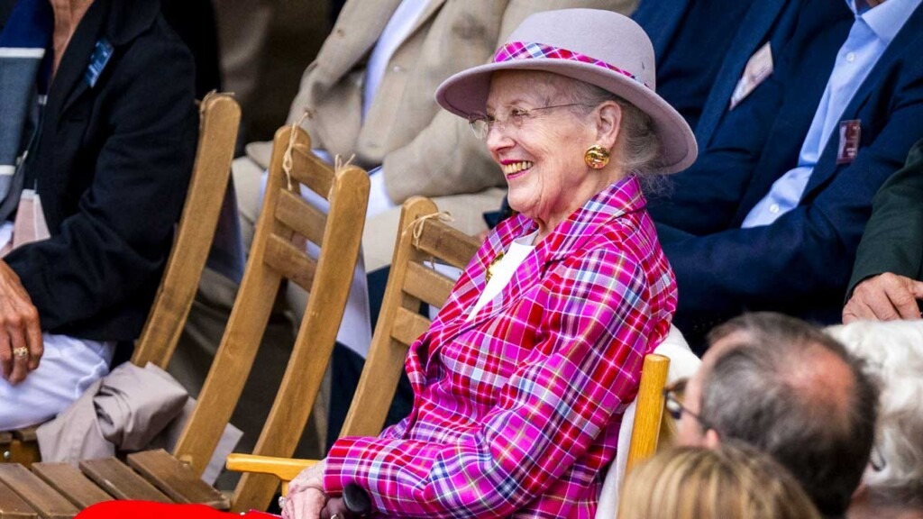 La reine Margrethe inaugure un pont piétonnier au Pays des Légendes à Lejre La reine Margrethe inaugure un pont piétonnier au Pays des Légendes à Lejre