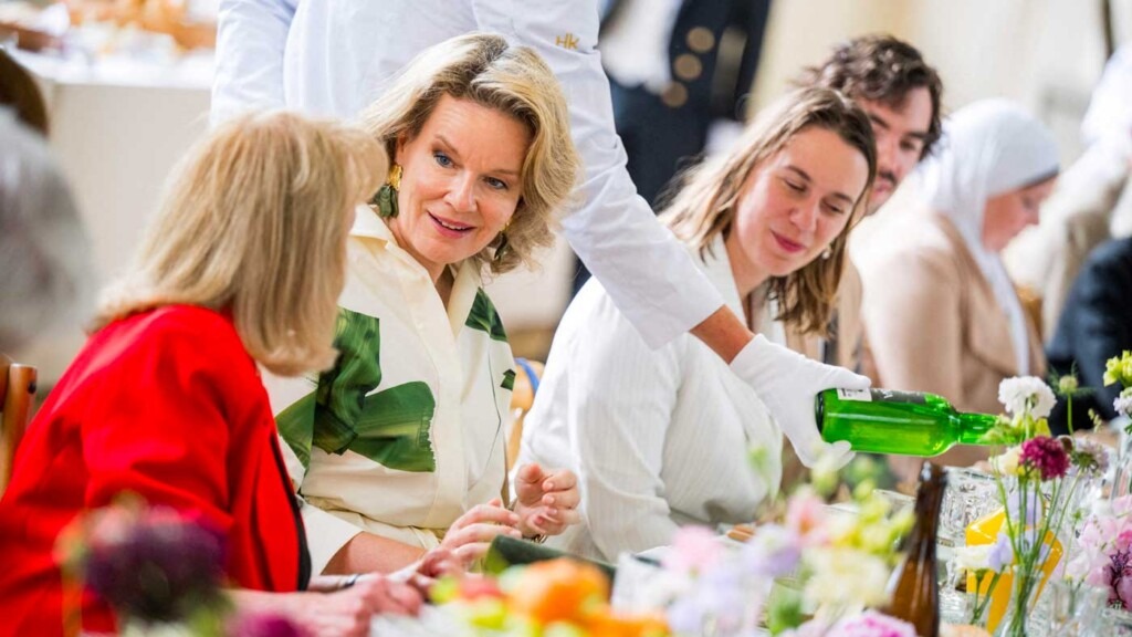 Le roi Philippe et la reine Mathilde reçoivent plus de cent voisins au château de Laeken Le roi Philippe et la reine Mathilde reçoivent plus de cent voisins au château de Laeken