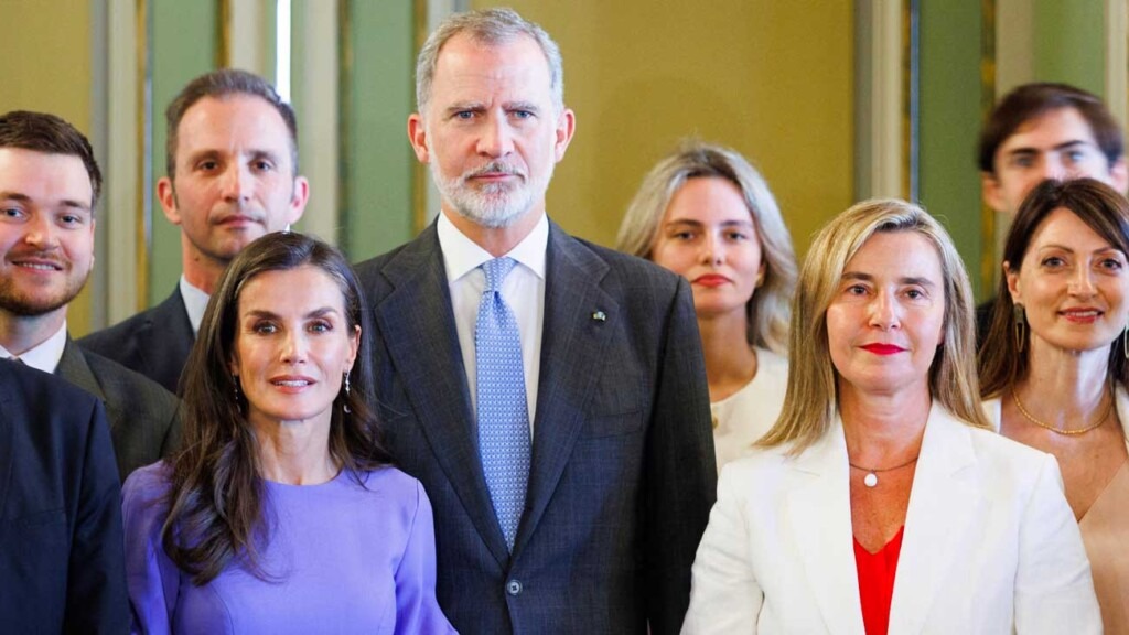 Le roi Felipe et la reine Letizia clôturent l’année scolaire au Collège d’Europe de Bruges Le roi Felipe et la reine Letizia clôturent l’année scolaire au Collège d’Europe de Bruges