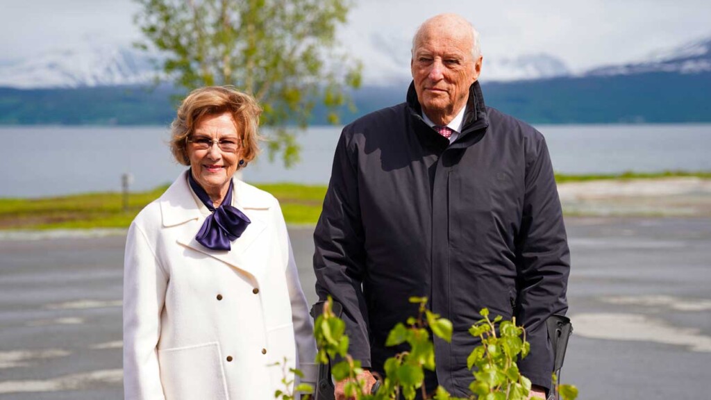 Le roi Harald et la reine Sonja visitent officiellement le comté arctique de Troms Le roi Harald et la reine Sonja visitent officiellement le comté arctique de Troms