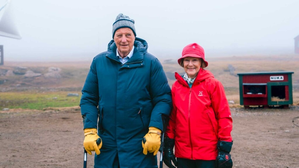 Le roi Harald et la reine Sonja sont sur l’île aux Ours, au sud du Svalbard Le roi Harald et la reine Sonja sont sur l’île aux Ours, au sud du Svalbard