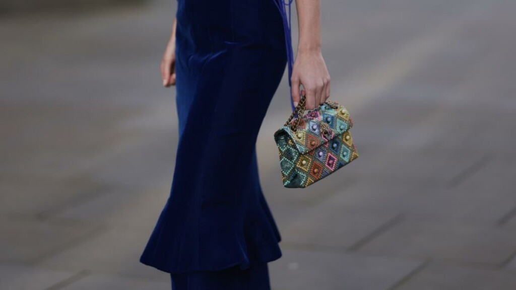 Le sac en perles est l’accessoire mode incontournable de cet été à adopter sans attendre Le sac en perles est l’accessoire mode incontournable de cet été à adopter sans attendre