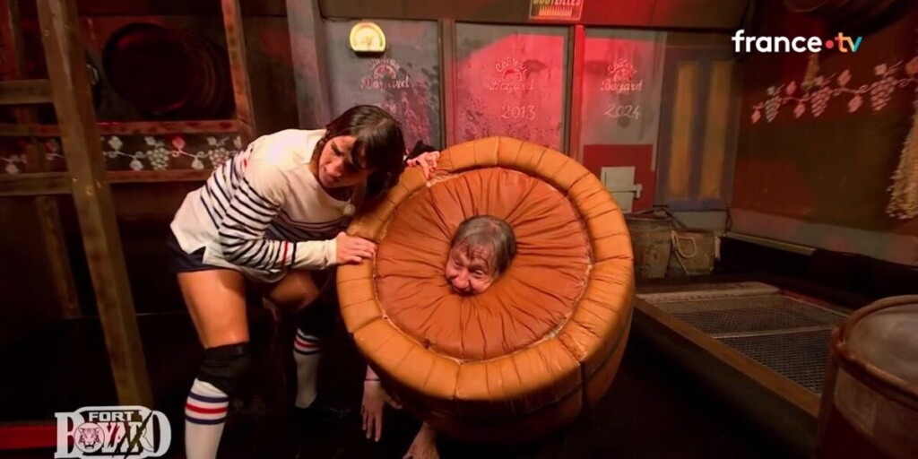 L’épreuve du tonneau de Fort Boyard, avec Stéphane Bern et Marie S’infiltre, a amusé les internautes L’épreuve du tonneau de Fort Boyard, avec Stéphane Bern et Marie S’infiltre, a amusé les internautes