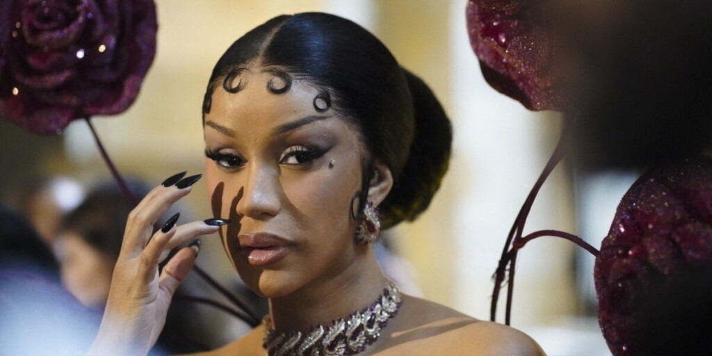 Cardi B : la rappeuse est poursuivie pour agression et violences physiques Cardi B : la rappeuse est poursuivie pour agression et violences physiques
