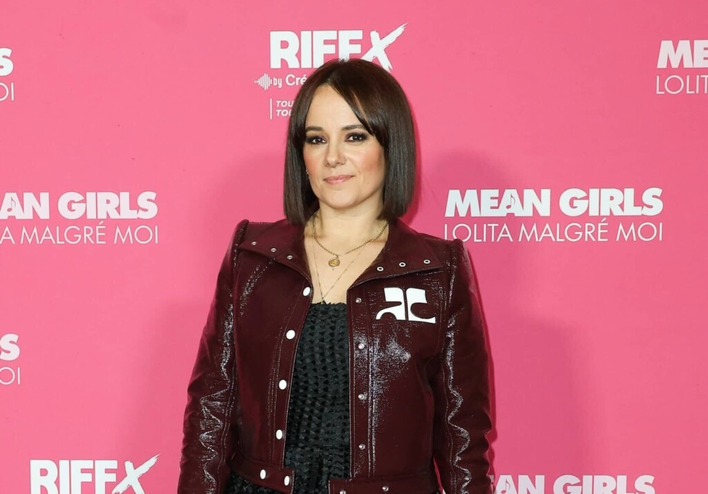 Alizée : sa fille Maggy, 4 ans, hospitalisée d’urgence après une grave chute dans un parc Alizée : sa fille Maggy, 4 ans, hospitalisée d’urgence après une grave chute dans un parc