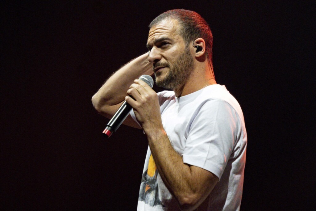 Amir répond en direct des Francofolies aux artistes le boycottant : Je les respecte Amir répond en direct des Francofolies aux artistes le boycottant : Je les respecte