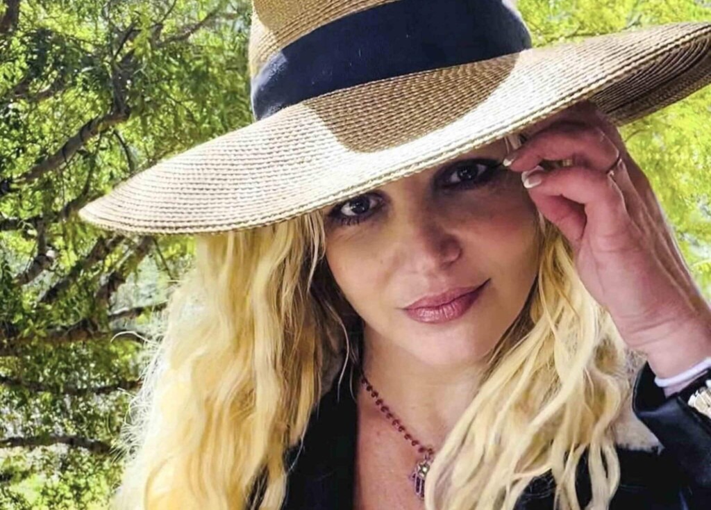 Britney Spears a adopté une fille, Lennon London Spears, devenant ainsi maman à nouveau Britney Spears a adopté une fille, Lennon London Spears, devenant ainsi maman à nouveau
