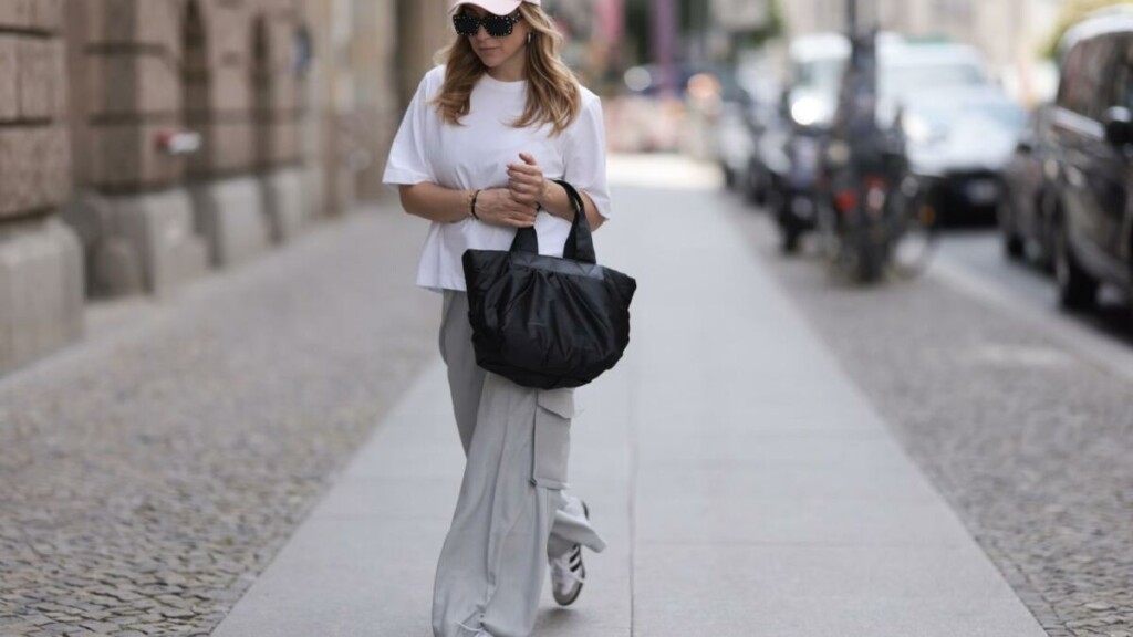 Les baskets-ballerines, indispensables de l’été, combinent confort et style pour un look à la mode Les baskets-ballerines, indispensables de l’été, combinent confort et style pour un look à la mode