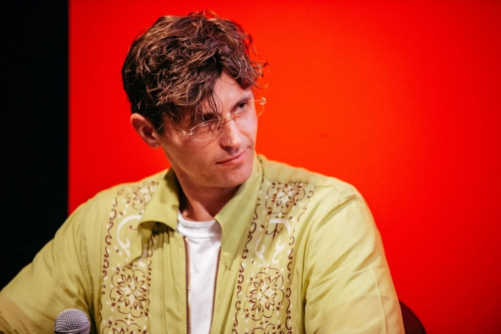 Raphaël Quenard : les propos inquiétants de sa mère révèlent sa crainte pour sa sécurité Raphaël Quenard : les propos inquiétants de sa mère révèlent sa crainte pour sa sécurité