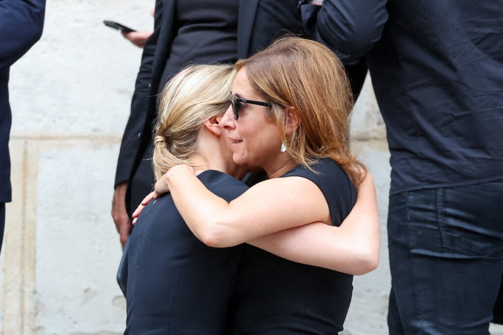 Léa Salamé et Audrey Crespo-Mara ont vécu un moment fort aux obsèques de Thierry Ardisson Léa Salamé et Audrey Crespo-Mara ont vécu un moment fort aux obsèques de Thierry Ardisson