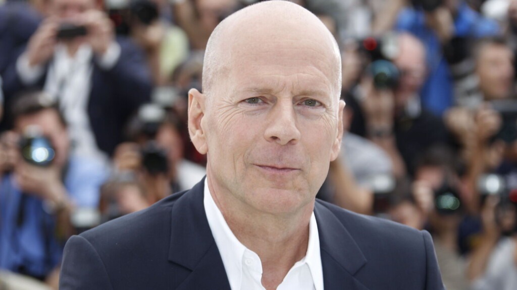 Bruce Willis, désormais silencieux, voit sa maladie progresser et n’est plus l’homme qu’il était Bruce Willis, désormais silencieux, voit sa maladie progresser et n’est plus l’homme qu’il était