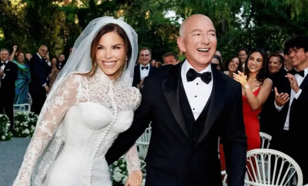 Lauren Sánchez : son mariage avec Jeff Bezos ? Une robe évoquant Kate à prix réduit, courbes de Pippa Lauren Sánchez : son mariage avec Jeff Bezos ? Une robe évoquant Kate à prix réduit, courbes de Pippa