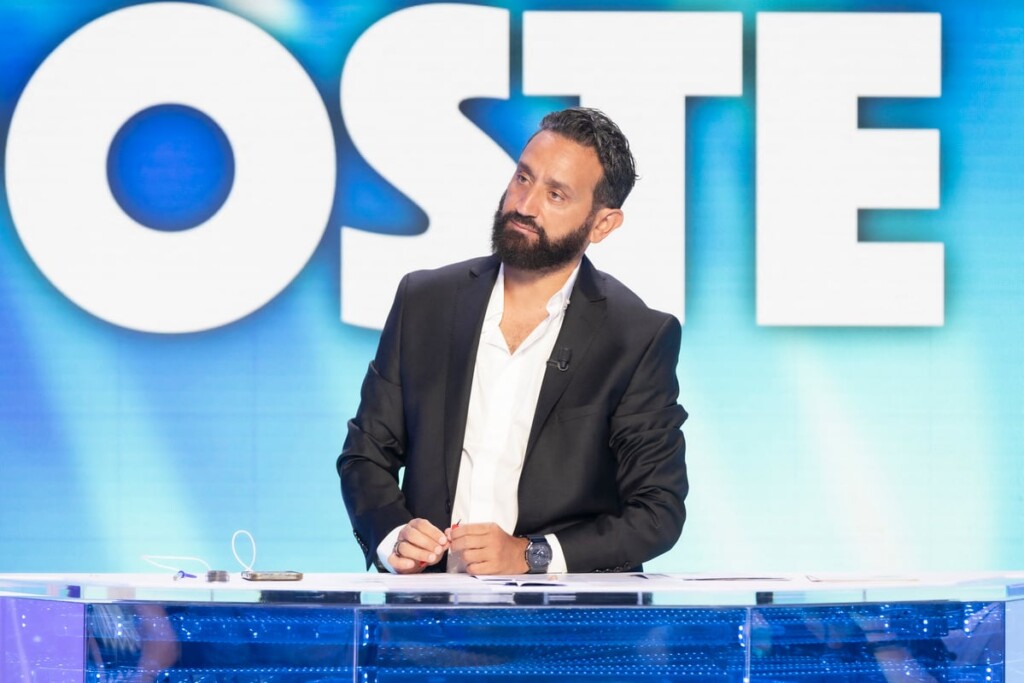 Cyril Hanouna et Kelly Vedovelli en couple ? Cette photo révélatrice montre des tensions entre eux Cyril Hanouna et Kelly Vedovelli en couple ? Cette photo révélatrice montre des tensions entre eux