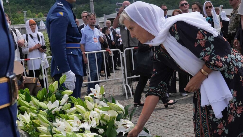 La duchesse d’Édimbourg porte le message de Charles III à Srebrenica La duchesse d’Édimbourg porte le message de Charles III à Srebrenica