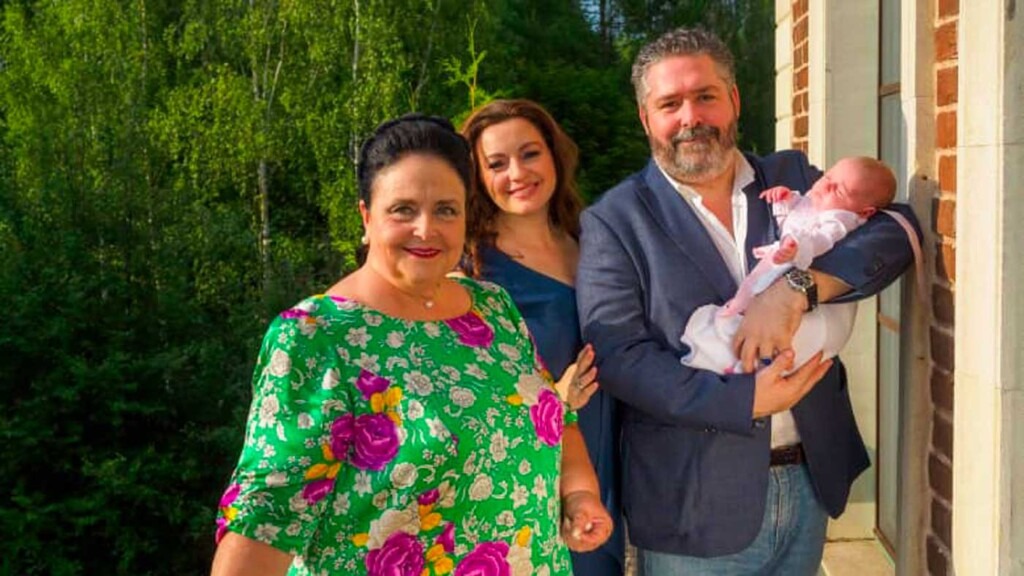 Les premières photos officielles de la princesse Kira Leonida avec ses parents et la grande-duchesse Maria Vladimirovna Les premières photos officielles de la princesse Kira Leonida avec ses parents et la grande-duchesse Maria Vladimirovna