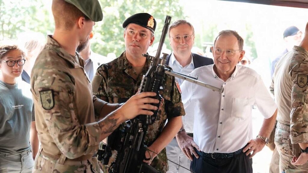 Le prince héritier Guillaume rencontre les militaires luxembourgeois avant de monter sur le trône Le prince héritier Guillaume rencontre les militaires luxembourgeois avant de monter sur le trône