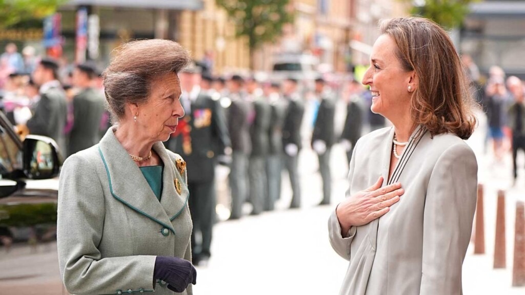 La princesse Claire et la princesse Anne se sont retrouvées à Ypres pour un duo belgo-britannique surprenant La princesse Claire et la princesse Anne se sont retrouvées à Ypres pour un duo belgo-britannique surprenant