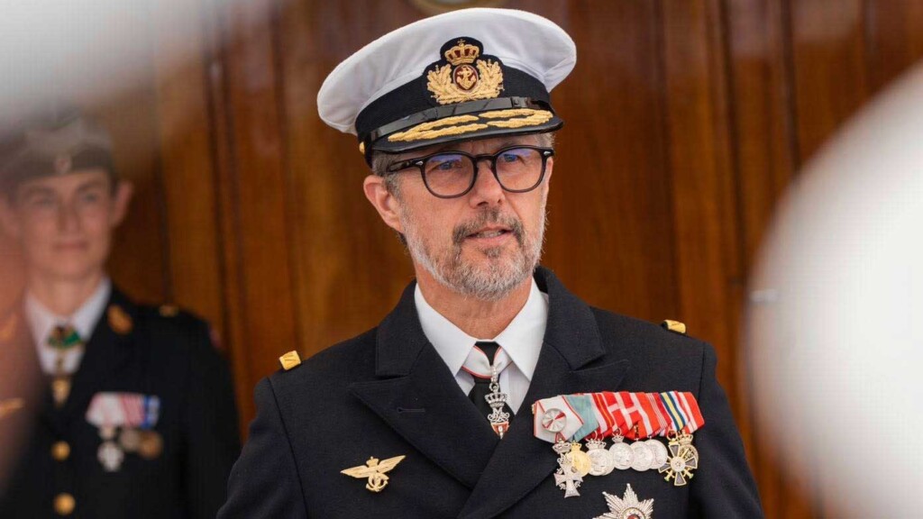 Le roi Frederik X accueille sur son navire royal les nouveaux premiers lieutenants de la marine Le roi Frederik X accueille sur son navire royal les nouveaux premiers lieutenants de la marine