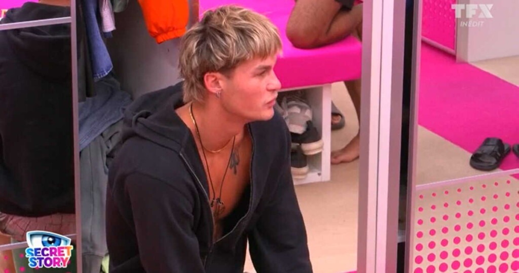 Adrien en larmes après sa rupture avec Pimprenelle, les internautes se moquent Adrien en larmes après sa rupture avec Pimprenelle, les internautes se moquent